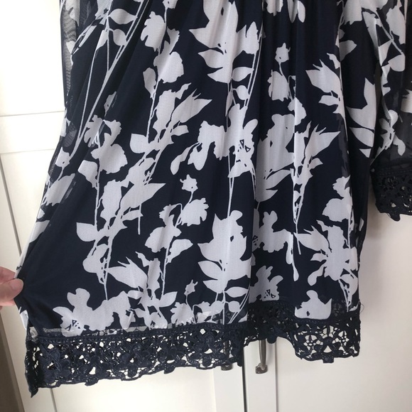 3/$20 CLEO Petite Blouse, Doesn’t Fit Like Petite - Picture 4 of 11